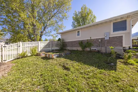 Exterior - 892 E 400 S, Smithfield, UT 84335 photo 6 of 7