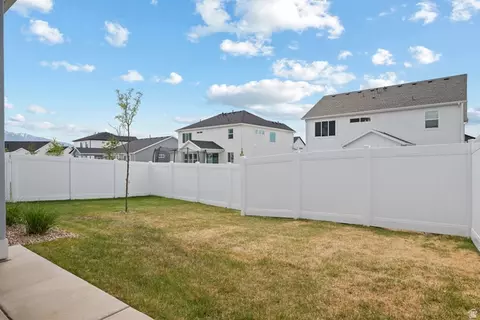 Exterior - 531 N Legend Way W #D, Mapleton, UT 84664 photo 6 of 11