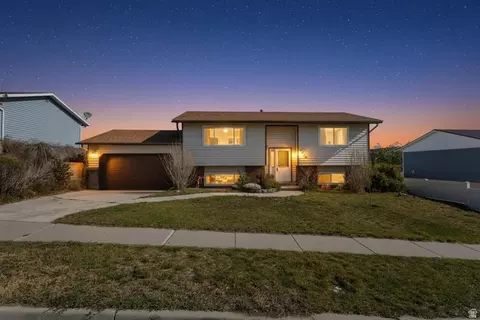 6048 W Borax Ave, Kearns, UT 84118