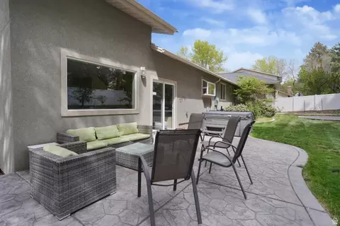 Exterior - 9763 S Chylene Dr, Sandy, UT 84092 photo 7 of 9
