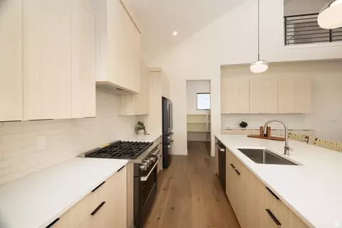 Kitchen - 1285 Lasso Trl, Hideout, UT 84036 photo 4 of 4