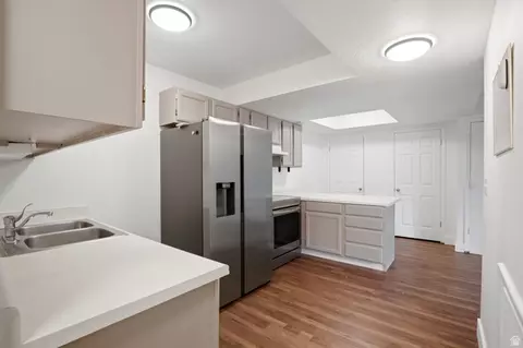 Kitchen - 88 W 50 S #P-10, Centerville, UT 84014 photo 2 of 2