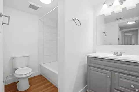 Bath - 88 W 50 S #P-10, Centerville, UT 84014 photo 1 of 1