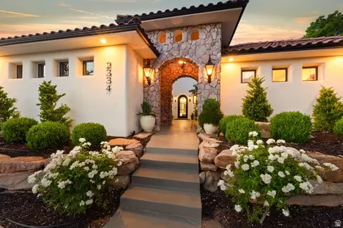 2334 Leda Ln, Santa Clara, UT 84765