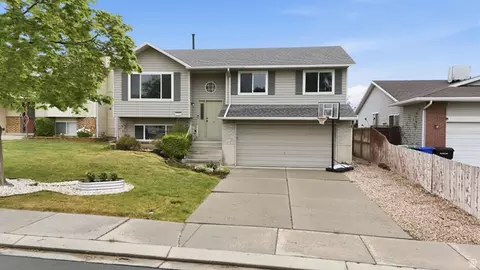 5556 W Bluevail Ct S, West Jordan, UT 84081