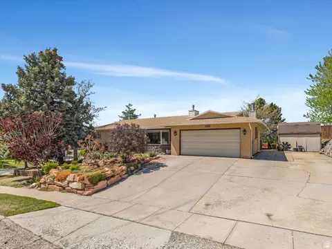 1969 E Falconhurst Cir S, Sandy, UT 84092