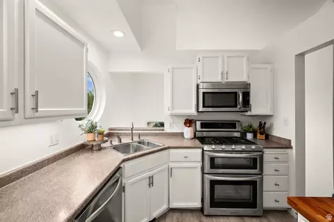 Kitchen - 7635 S Lark Meadow Cv, Midvale, UT 84047 photo 1 of 2
