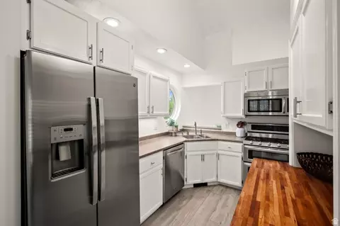 Kitchen - 7635 S Lark Meadow Cv, Midvale, UT 84047 photo 2 of 2
