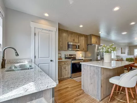 Kitchen - 3848 S Sage Wood Ave, Mapleton, UT 84664 photo 2 of 3