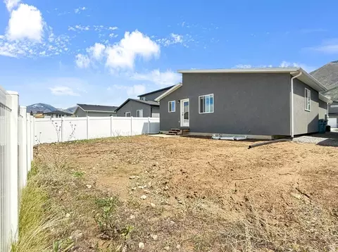 Exterior - 3848 S Sage Wood Ave, Mapleton, UT 84664 photo 4 of 4