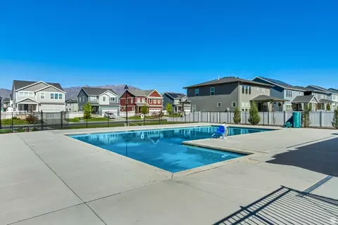 Exterior - 701 E Garden Grove Dr, Eagle Mountain, UT 84005 photo 11 of 12