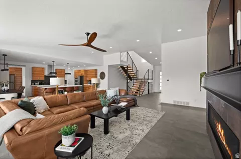 Living - 507 W Windmill Gate Cv, Draper, UT 84020 photo 4 of 4