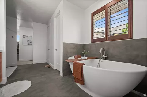 Bath - 507 W Windmill Gate Cv, Draper, UT 84020 photo 3 of 7