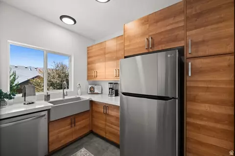 Kitchen - 507 W Windmill Gate Cv, Draper, UT 84020 photo 6 of 6