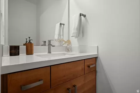Bath - 507 W Windmill Gate Cv, Draper, UT 84020 photo 5 of 7