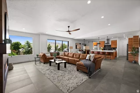Living - 507 W Windmill Gate Cv, Draper, UT 84020 photo 3 of 4