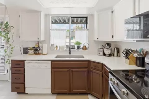 Kitchen - 627 E Springhill Dr, Murray, UT 84107 photo 2 of 4