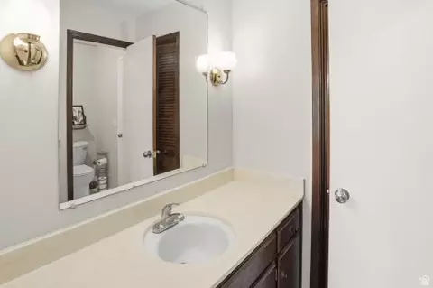 Bath - 627 E Springhill Dr, Murray, UT 84107 photo 4 of 5