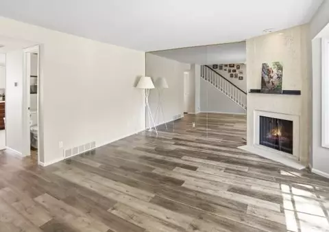 Living - 627 E Springhill Dr, Murray, UT 84107 photo 2 of 4