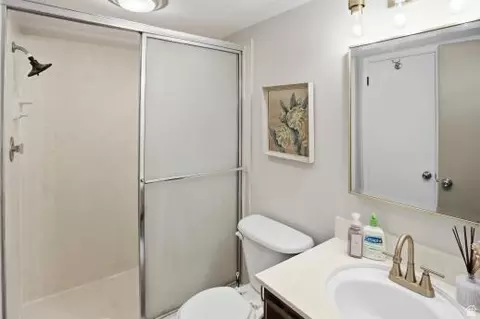 Bath - 627 E Springhill Dr, Murray, UT 84107 photo 5 of 5