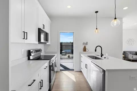 Kitchen - 7645 S 300 E, Midvale, UT 84047 photo 4 of 4