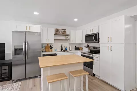Kitchen - 683 W Powderwood Ln, Mapleton, UT 84664 photo 2 of 2