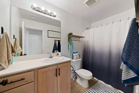 Bath - 683 W Powderwood Ln, Mapleton, UT 84664 photo 3 of 4