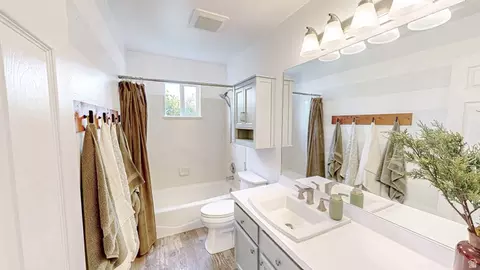 Bath - 1288 E 420 S, Payson, UT 84651 photo 2 of 3