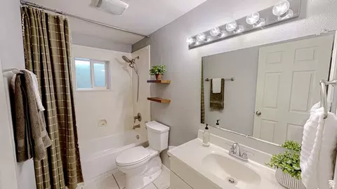 Bath - 1288 E 420 S, Payson, UT 84651 photo 3 of 3