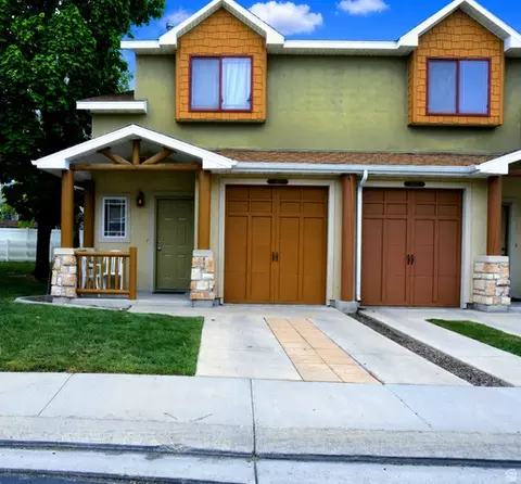 6678 S Pines Point Way W, West Jordan, UT 84084