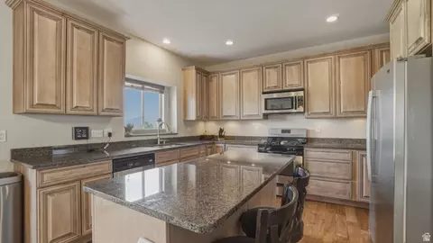 Kitchen - 3926 E Barton Creek Dr, Eagle Mountain, UT 84005 photo 1 of 3