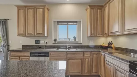 Kitchen - 3926 E Barton Creek Dr, Eagle Mountain, UT 84005 photo 3 of 3