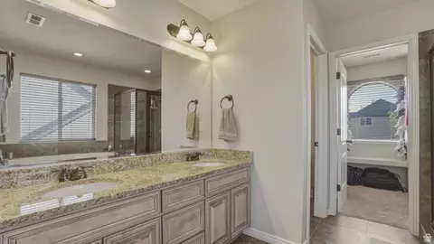 Bath - 3926 E Barton Creek Dr, Eagle Mountain, UT 84005 photo 3 of 4