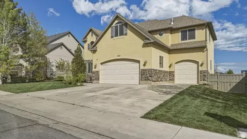 Exterior - 3926 E Barton Creek Dr, Eagle Mountain, UT 84005 photo 3 of 7