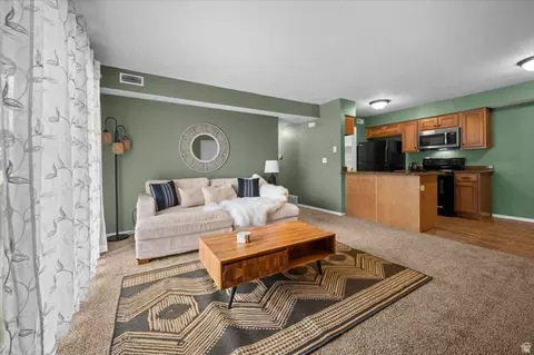 2095 S Main St #13, Bountiful, UT 84010