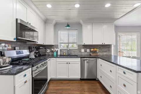 Kitchen - 1013 N Main St, Orem, UT 84057 photo 3 of 4