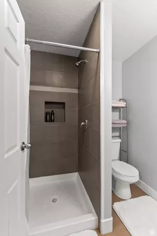 Bath - 1013 N Main St, Orem, UT 84057 photo 6 of 6