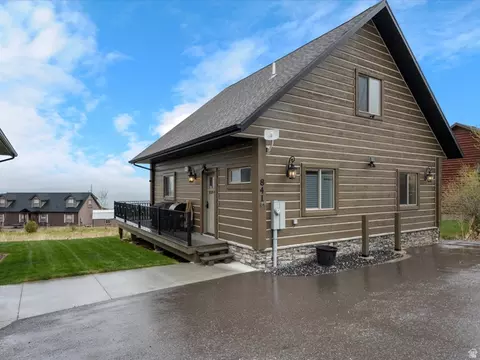 841 N Trapper Cir, Garden City, UT 84028