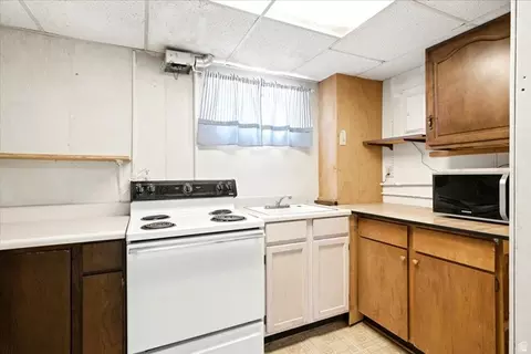 Kitchen - 1677 S 75 E, Bountiful, UT 84010 photo 4 of 5
