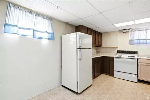 Kitchen - 1677 S 75 E, Bountiful, UT 84010 photo 3 of 5