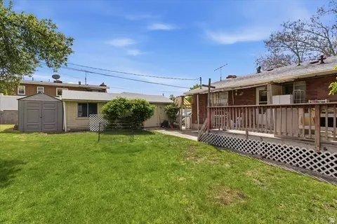 Exterior - 1677 S 75 E, Bountiful, UT 84010 photo 4 of 7