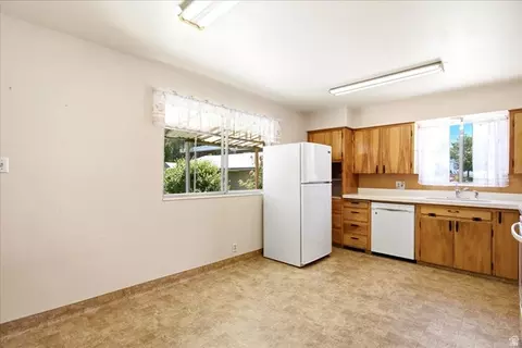 Kitchen - 1677 S 75 E, Bountiful, UT 84010 photo 2 of 5