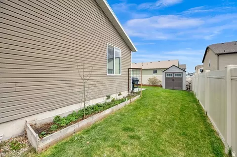 Exterior - 2442 E Hitching Post Dr, Eagle Mountain, UT 84005 photo 6 of 7