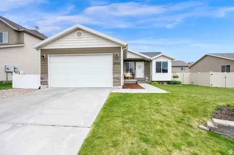 Exterior - 2442 E Hitching Post Dr, Eagle Mountain, UT 84005 photo 3 of 7