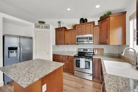 Kitchen - 2442 E Hitching Post Dr, Eagle Mountain, UT 84005 photo 2 of 5