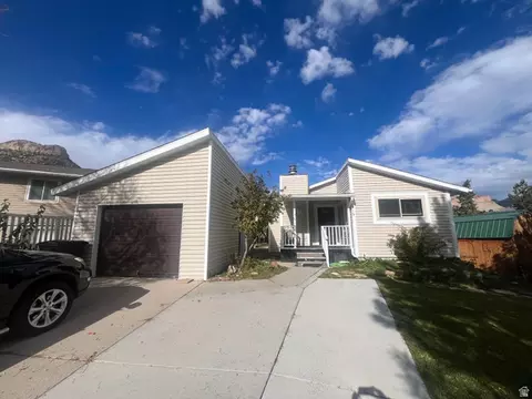 819 Castle Gate Cir, Helper, UT 84526