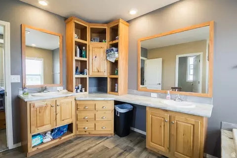 Bath - 11465 E 6000 N, Lapoint, UT 84039 photo 1 of 4