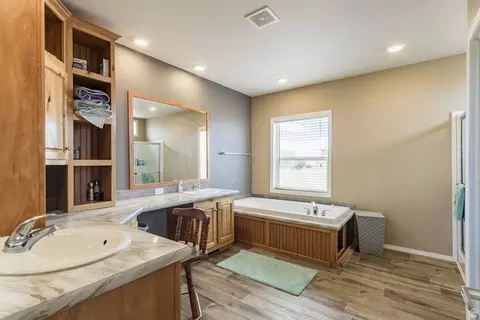 Bath - 11465 E 6000 N, Lapoint, UT 84039 photo 2 of 4