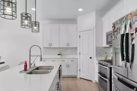 Kitchen - 4236 E Bonne Vista Dr, Eagle Mountain, UT 84005 photo 2 of 4