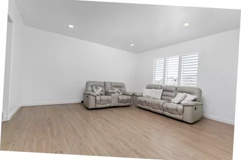 Living - 4236 E Bonne Vista Dr, Eagle Mountain, UT 84005 photo 2 of 2